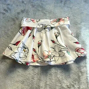 Old  Navy - Floral skirt. Size 2